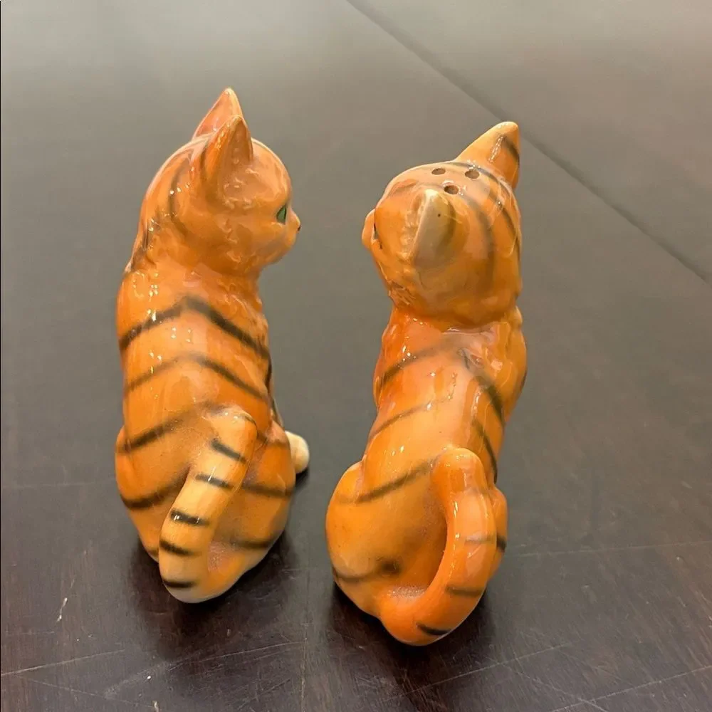 Vintage Tabby Cat Salt Pepper Cork